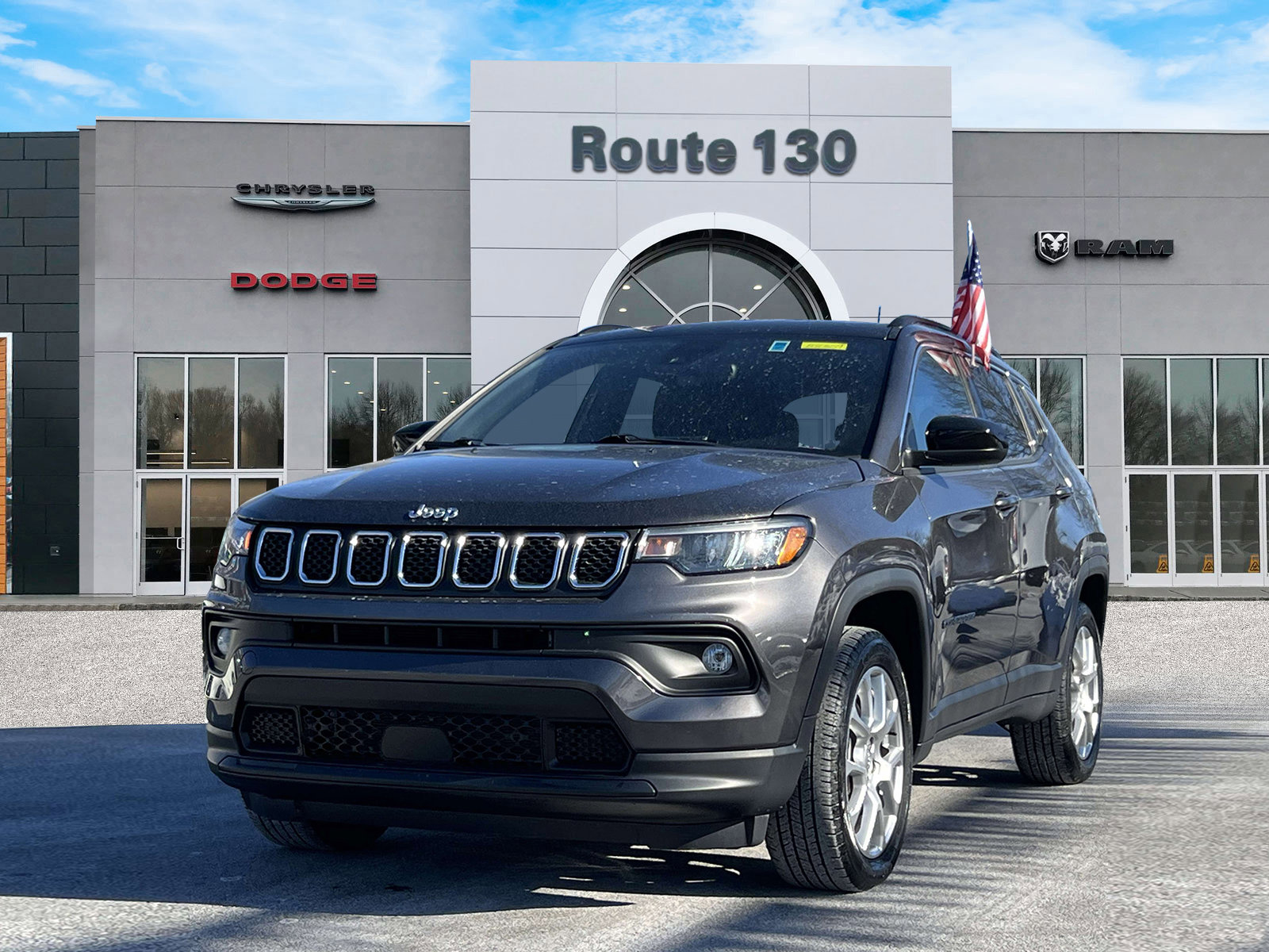 Used 2023 Jeep Compass Latitude image 2
