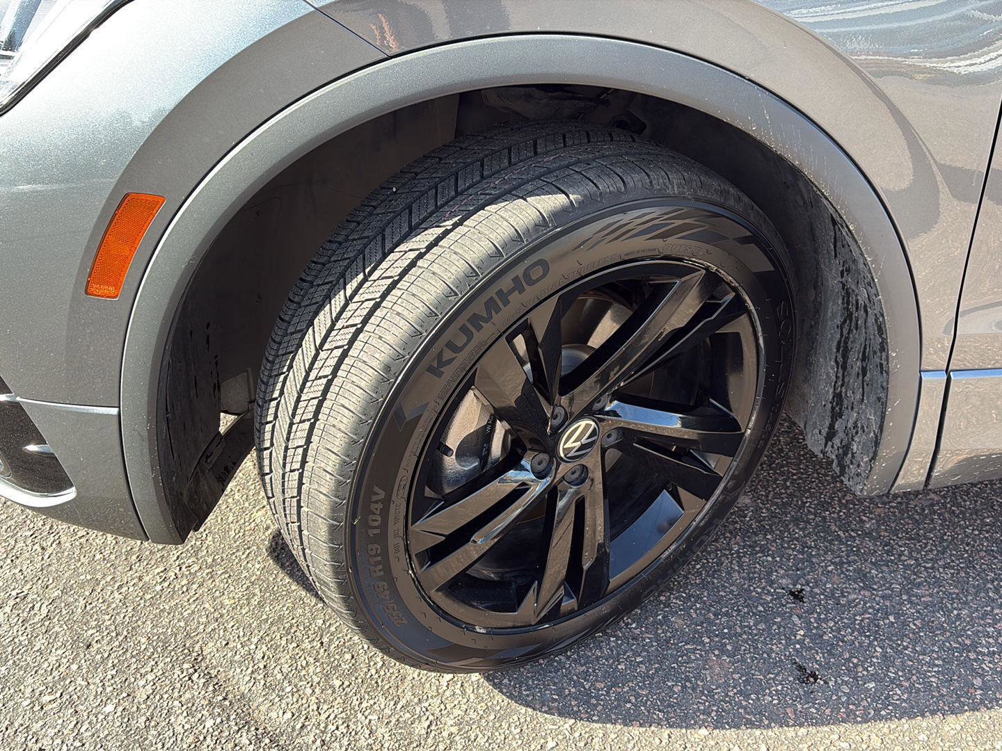 Used 2023 Volkswagen Tiguan SE R-Line image 8