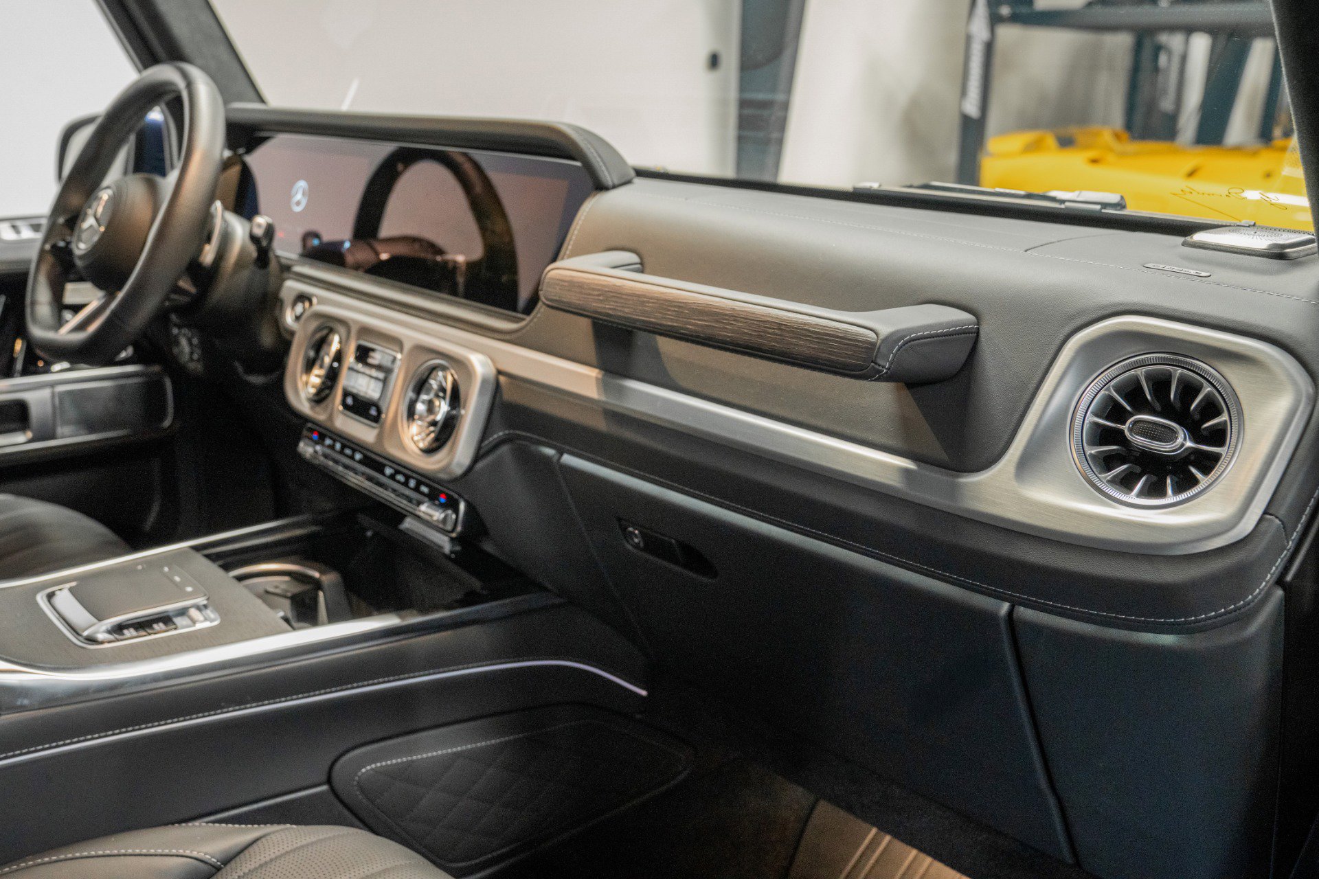 Used 2025 Mercedes-Benz G 550 image 13
