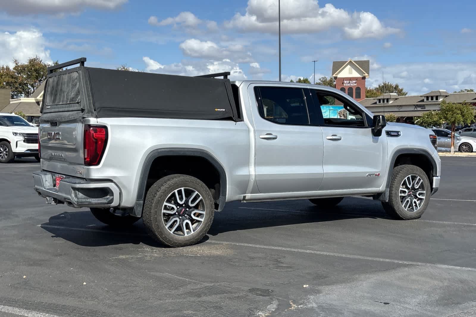 Used 2022 GMC Sierra 1500 AT4 AWD/4WD image 2