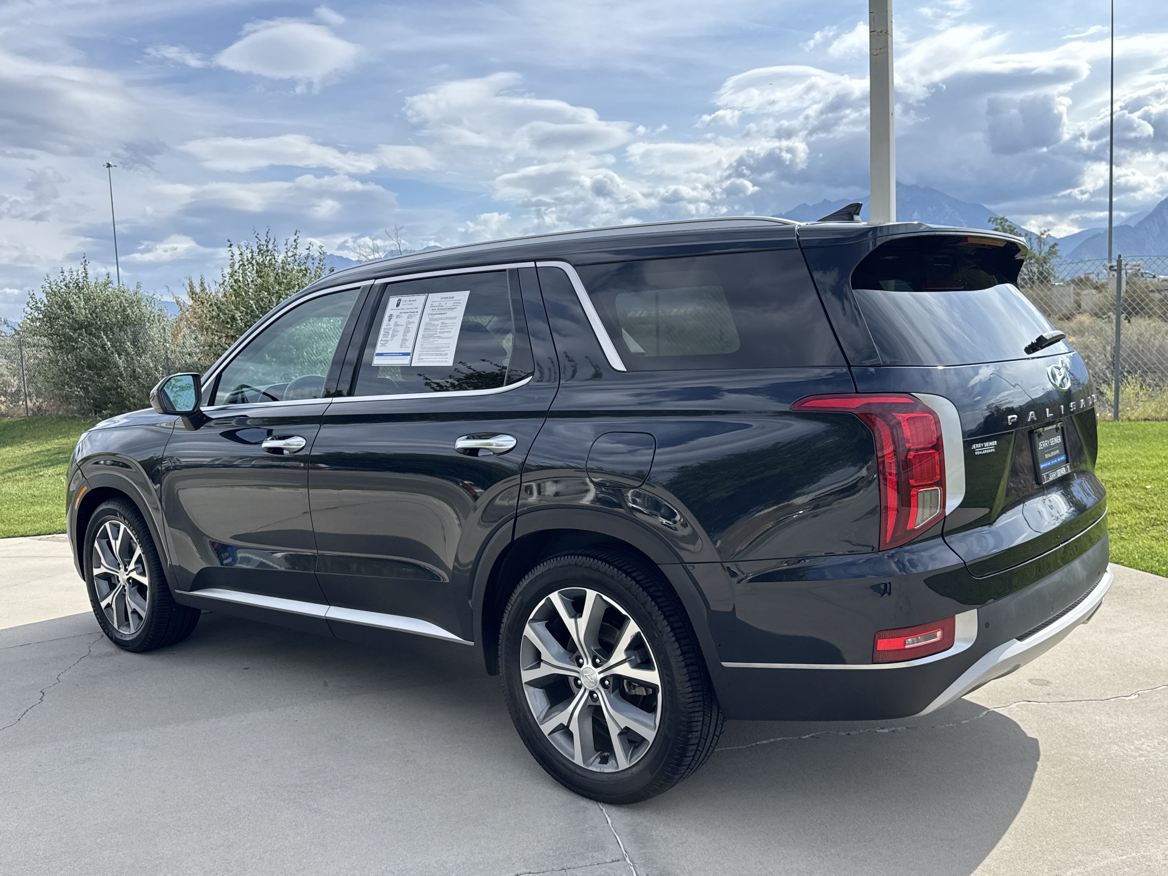 Used 2022 Hyundai Palisade SEL w/ Premium Package AWD/4WD image 3