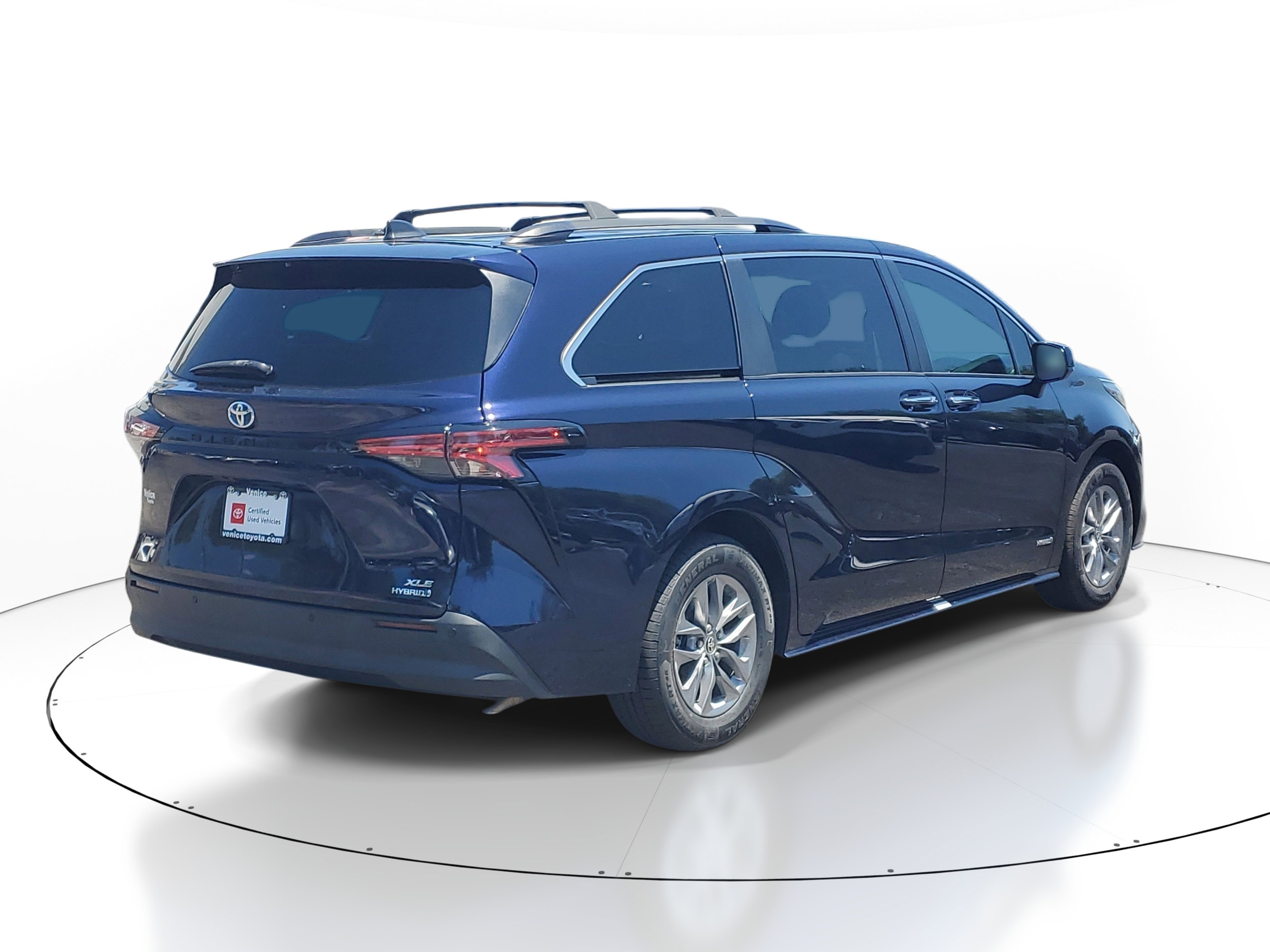 Certified 2021 Toyota Sienna XLE FWD image 6