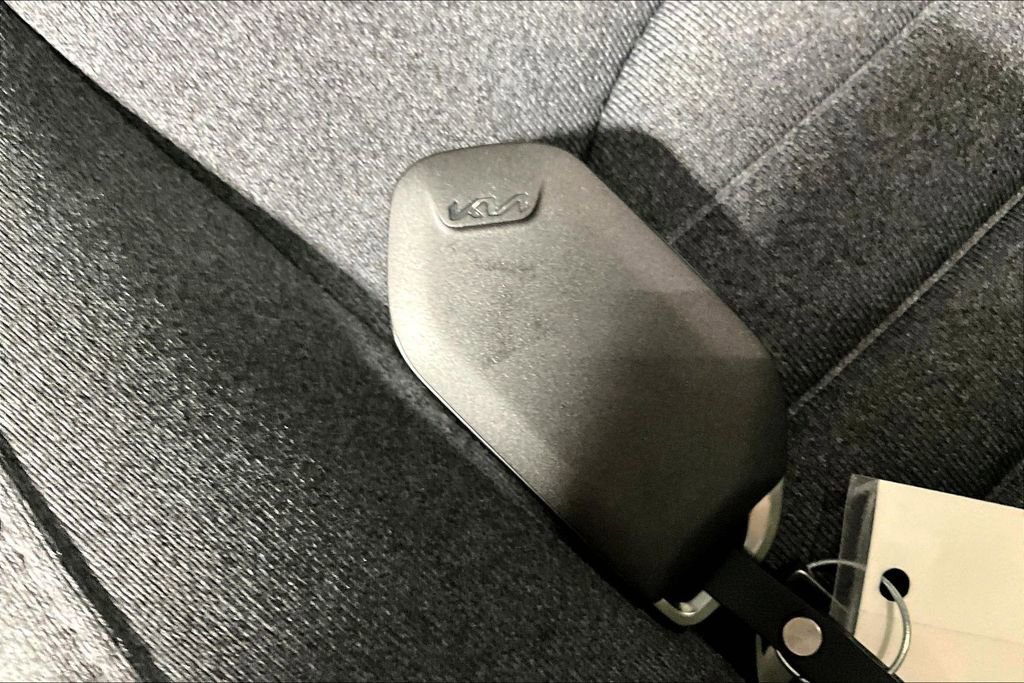 Used 2025 Kia K4 EX image 13