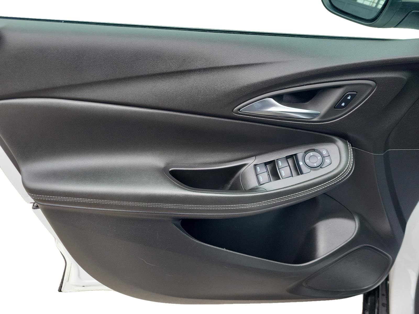 Used 2024 Buick Encore GX Sport Touring image 9