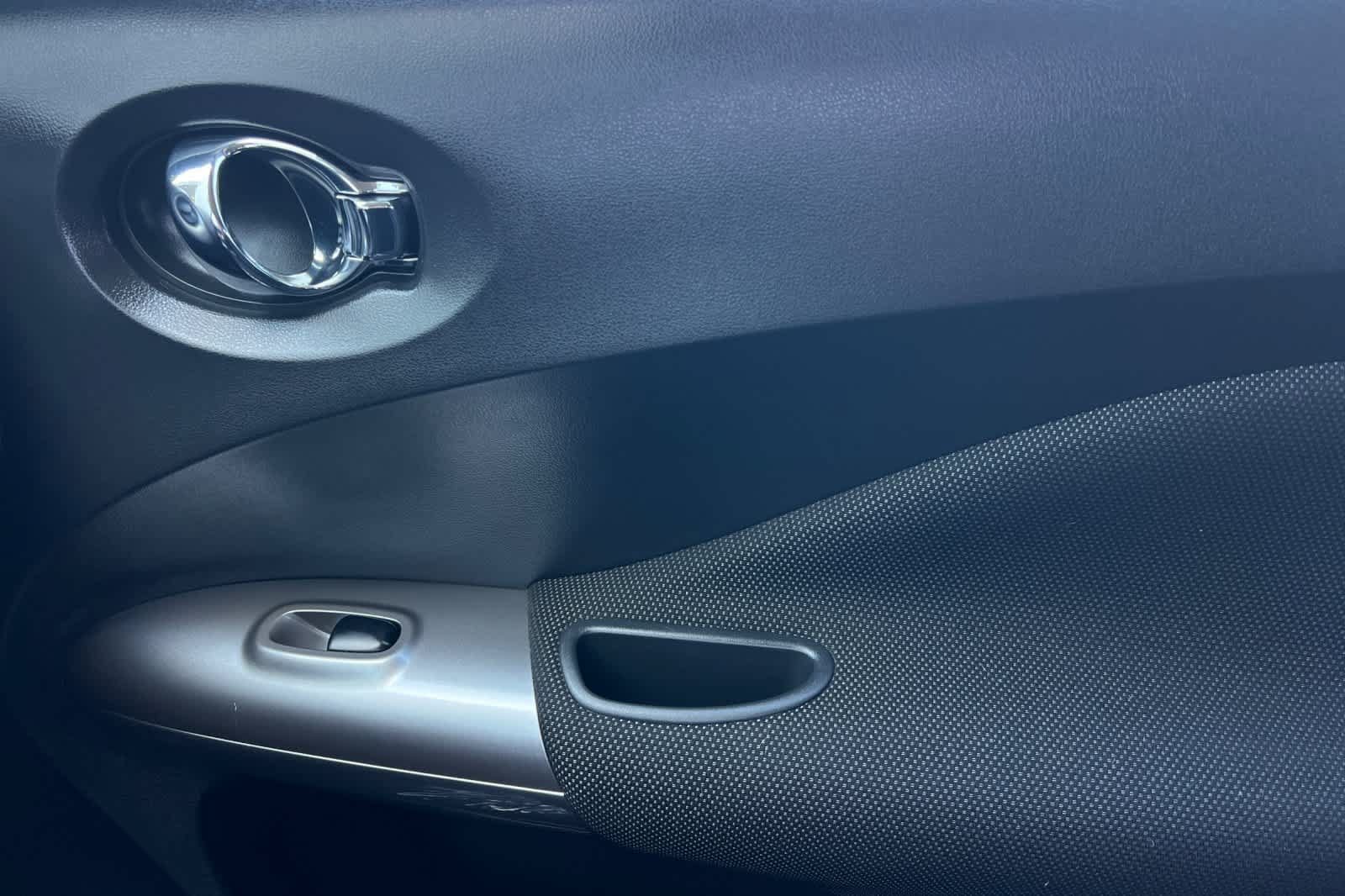 Used 2013 Nissan Juke S FWD image 20