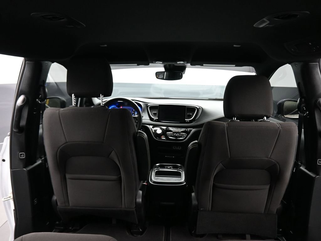 Used 2024 Chrysler Pacifica Touring image 46
