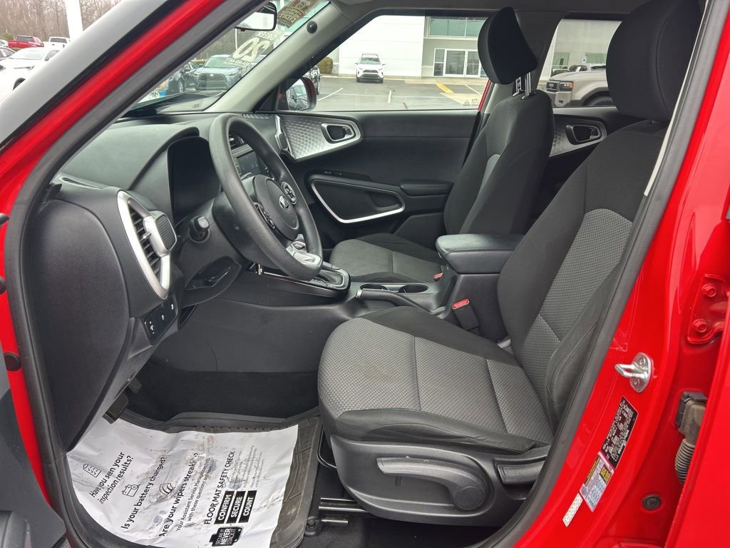 Used 2020 Kia Soul LX image 2