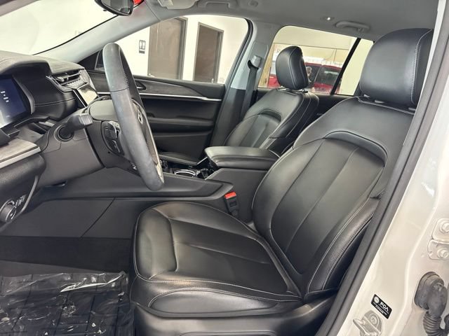 Used 2023 Jeep Grand Cherokee Limited w/ Black Appearance Package AWD/4WD image 18