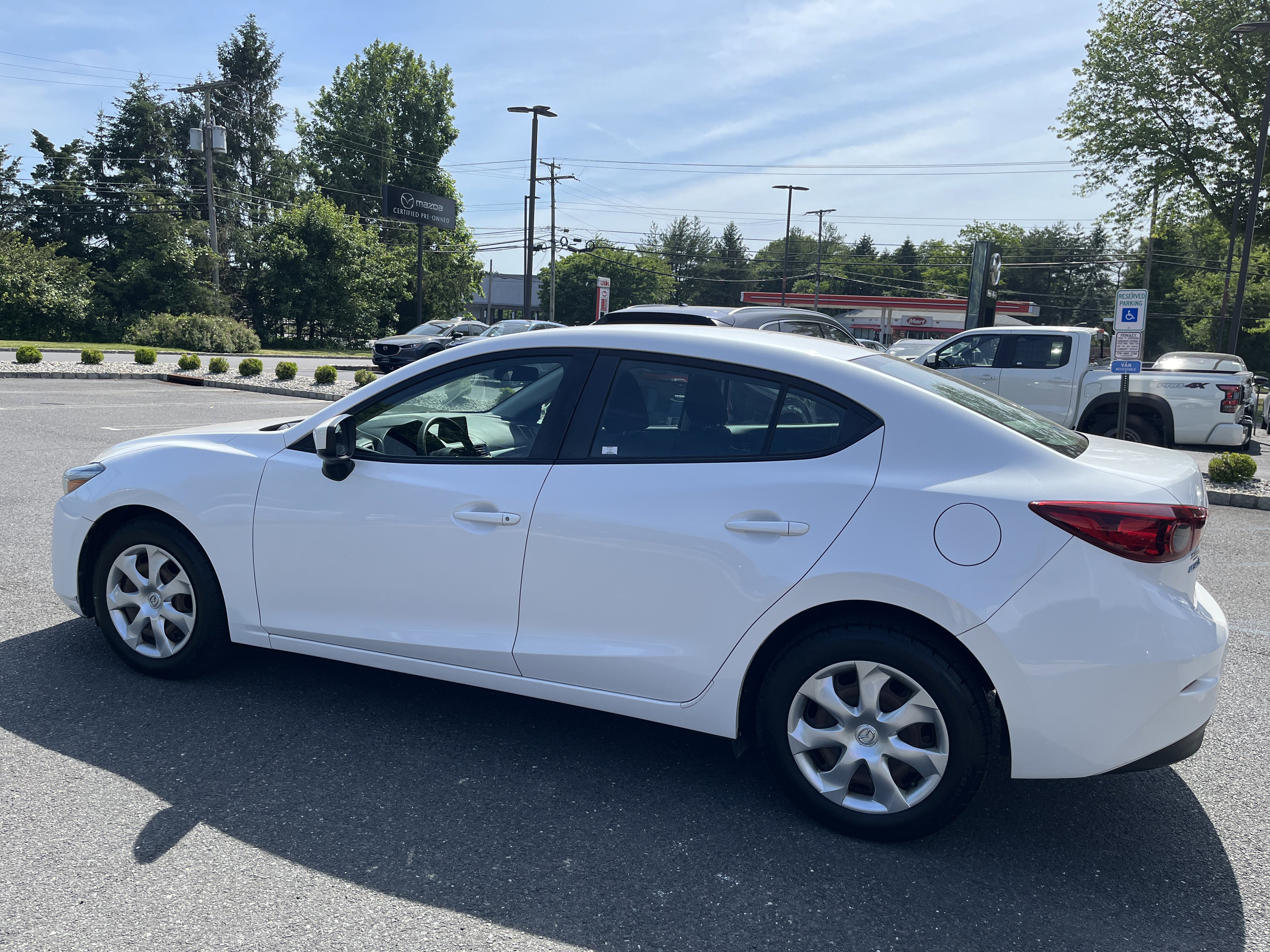 Used 2018 MAZDA MAZDA3 Sport FWD image 2
