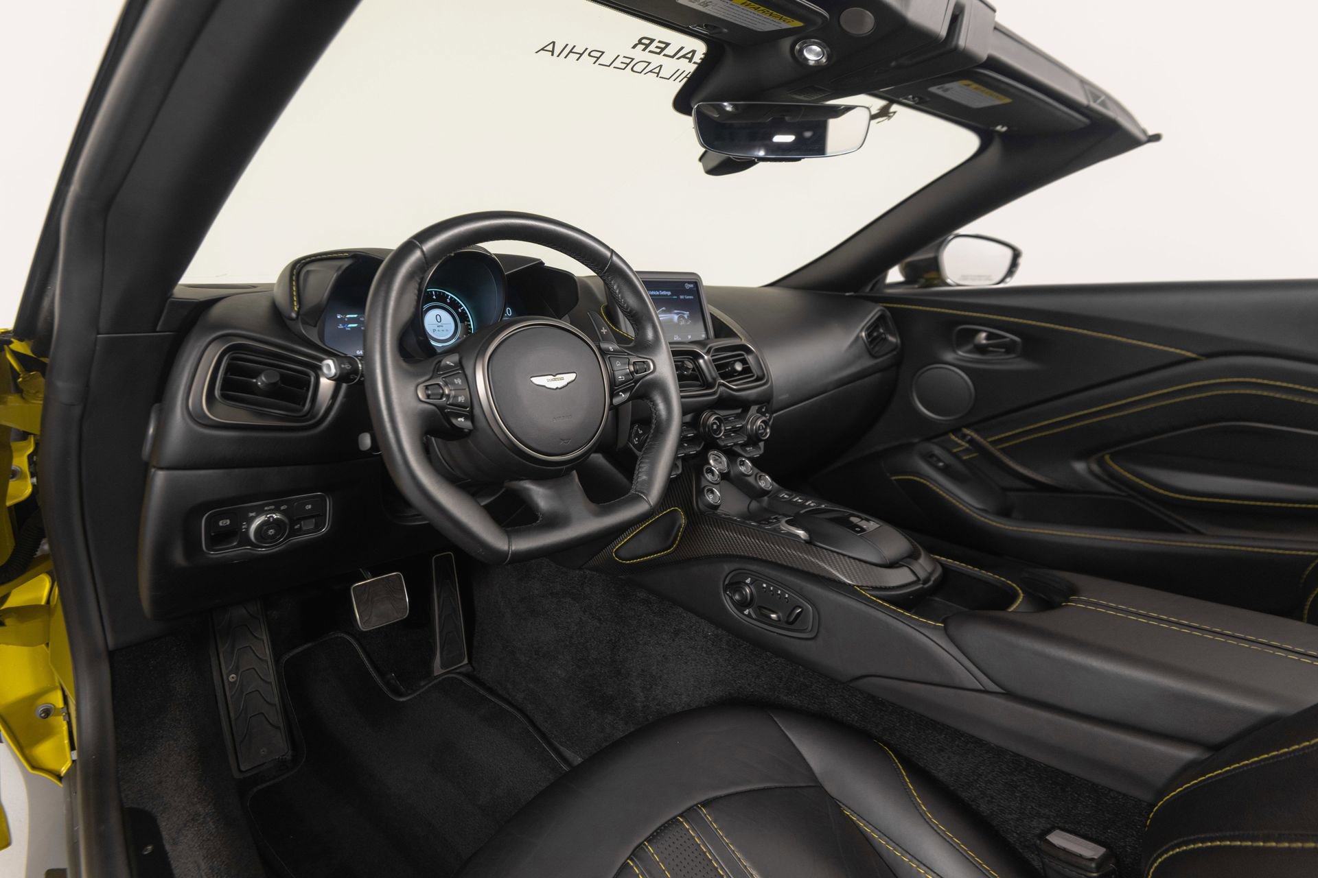 Used 2021 Aston Martin V8 Vantage Roadster image 15