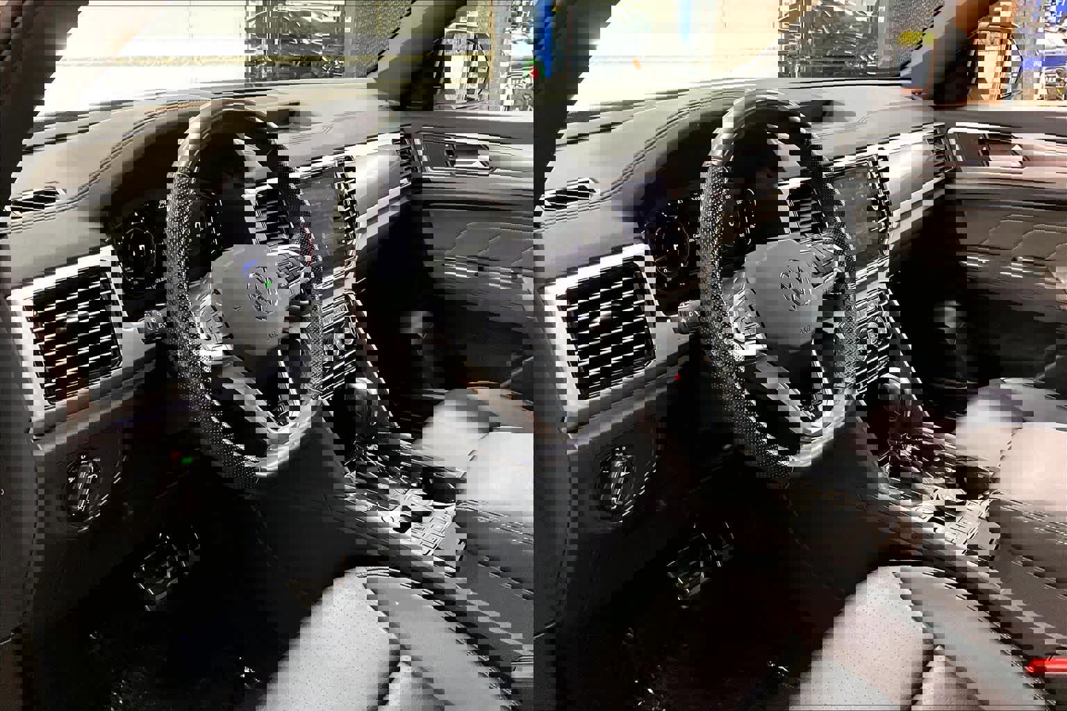 Used 2022 Volkswagen Atlas Cross Sport SEL R-Line image 17