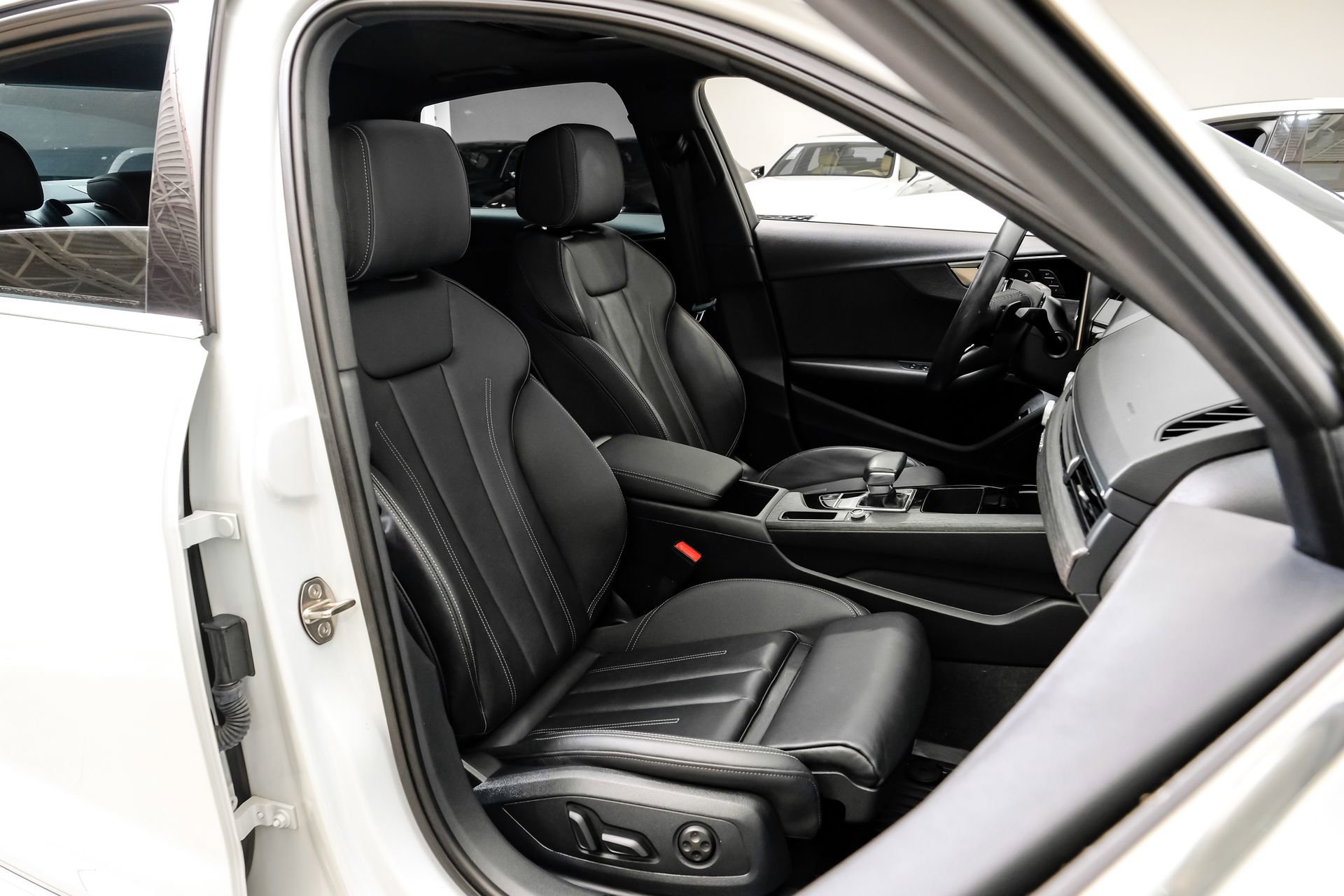 Used 2023 Audi A4 2.0T Premium w/ Convenience Package image 38