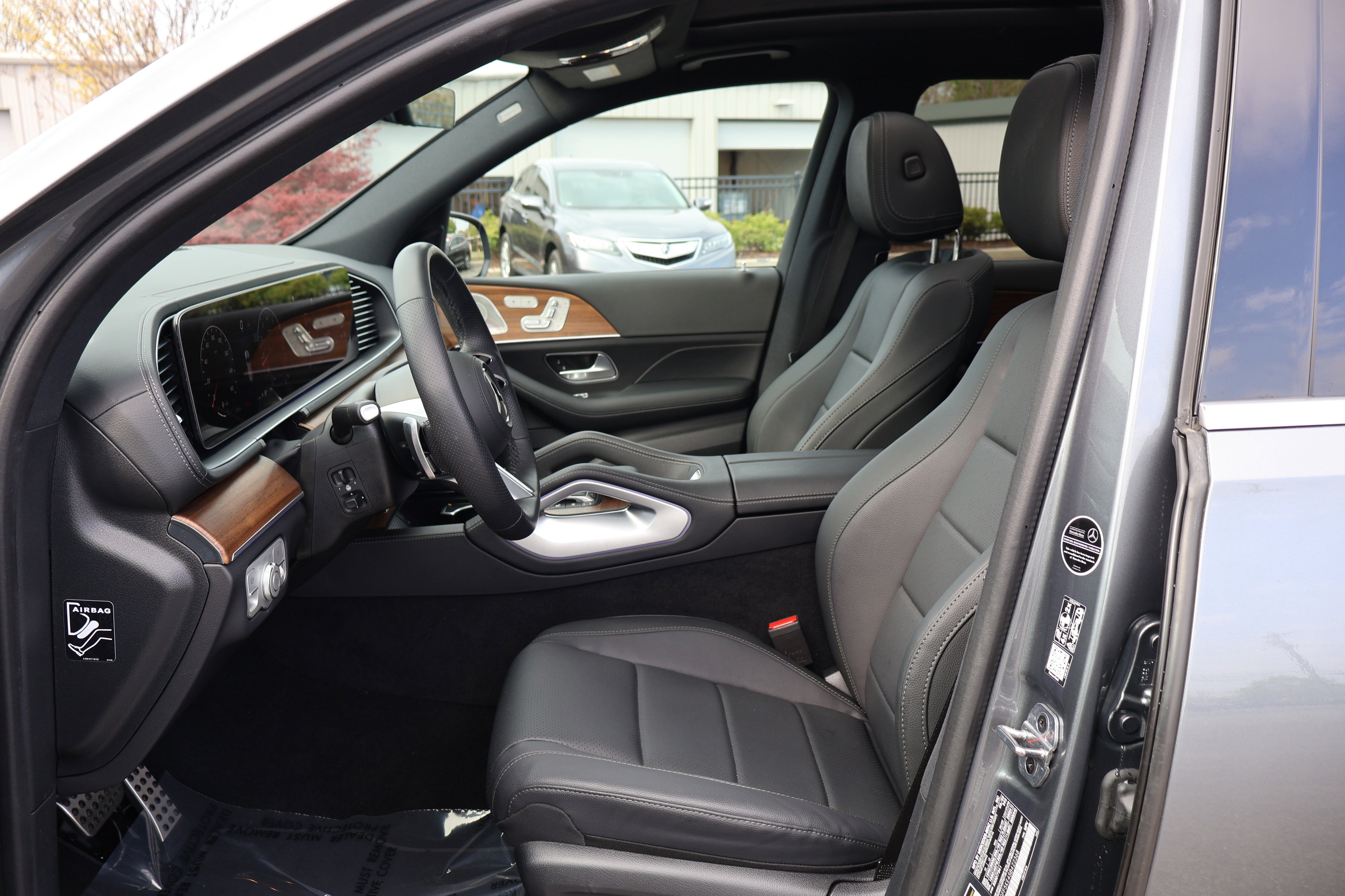 Used 2025 Mercedes-Benz GLS 450 4MATIC image 10