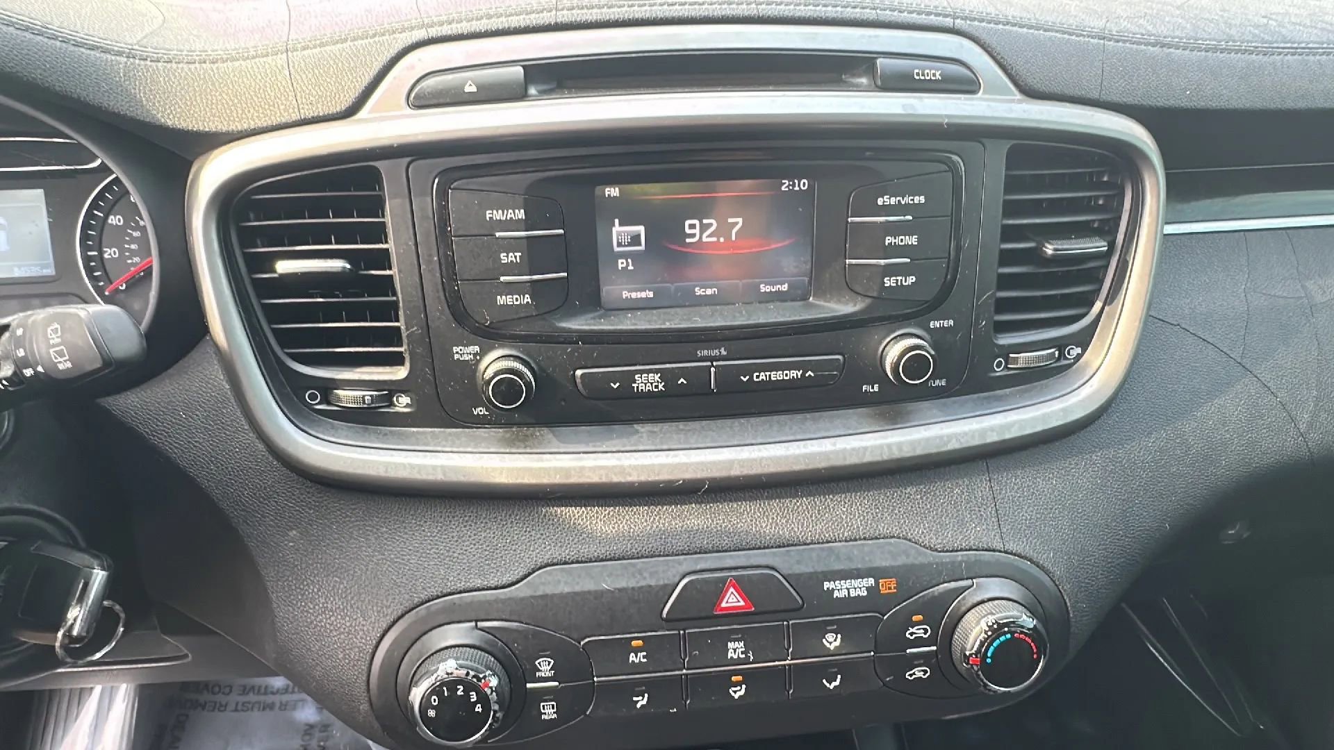 Used 2016 Kia Sorento LX image 32