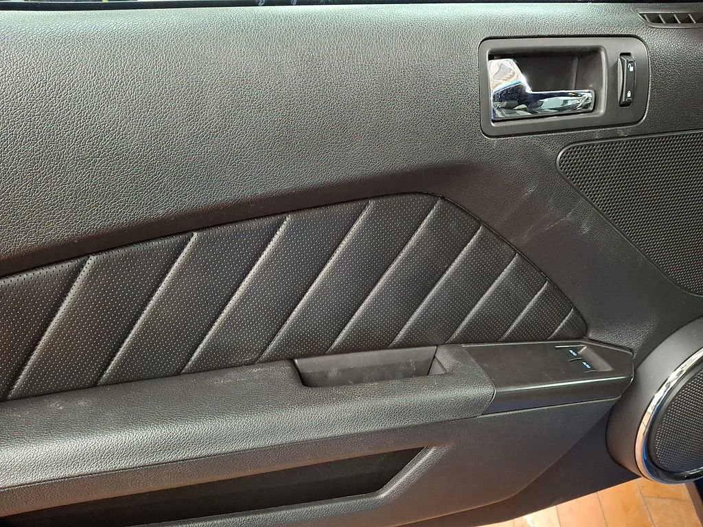 Used 2010 Ford Mustang GT image 11