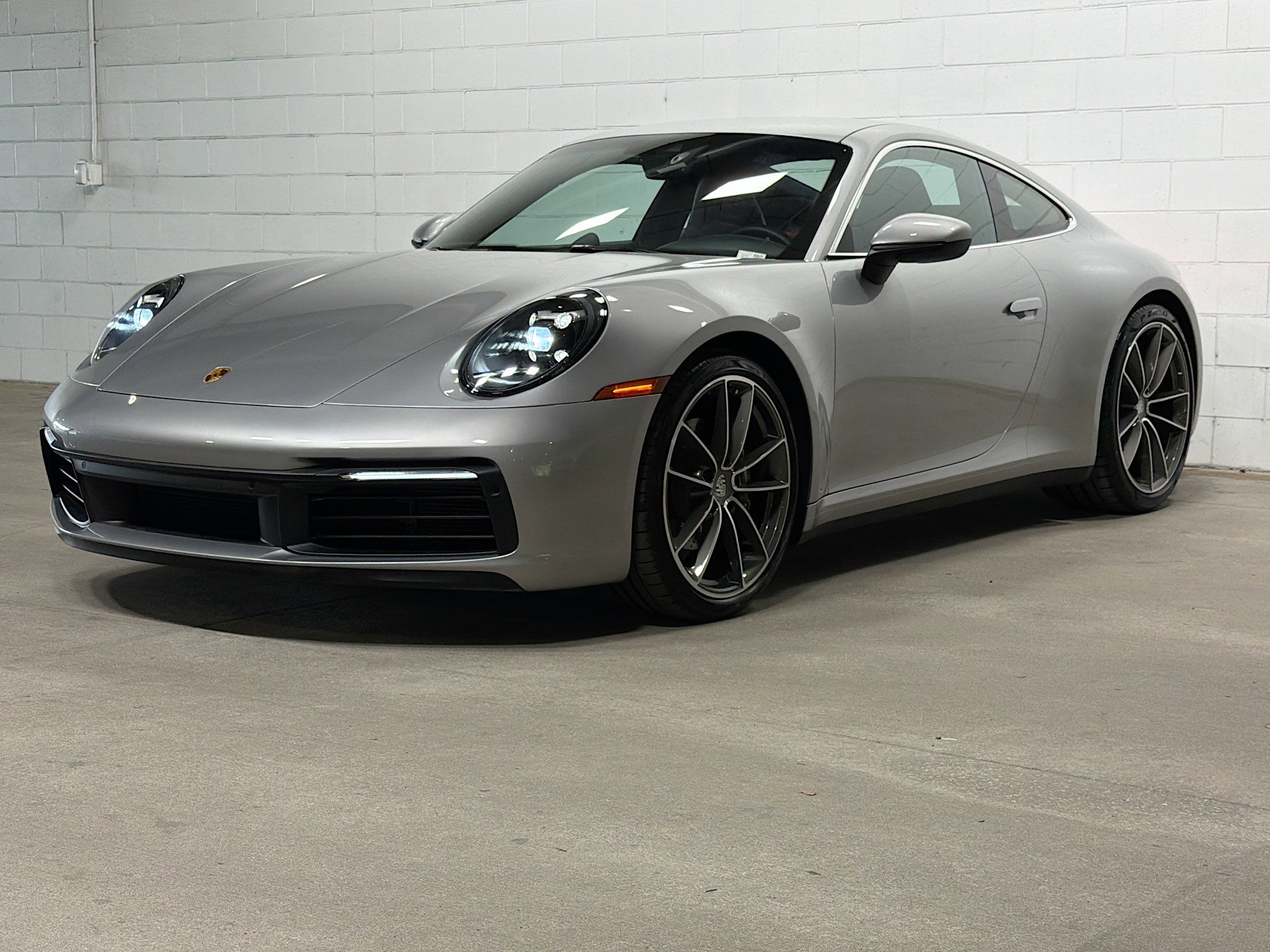 Used 2024 Porsche 911 Carrera RWD image 1