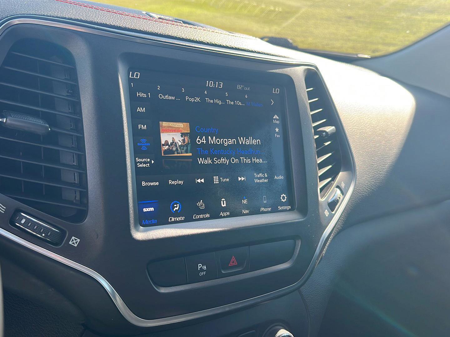 Used 2020 Jeep Cherokee Trailhawk AWD/4WD image 23