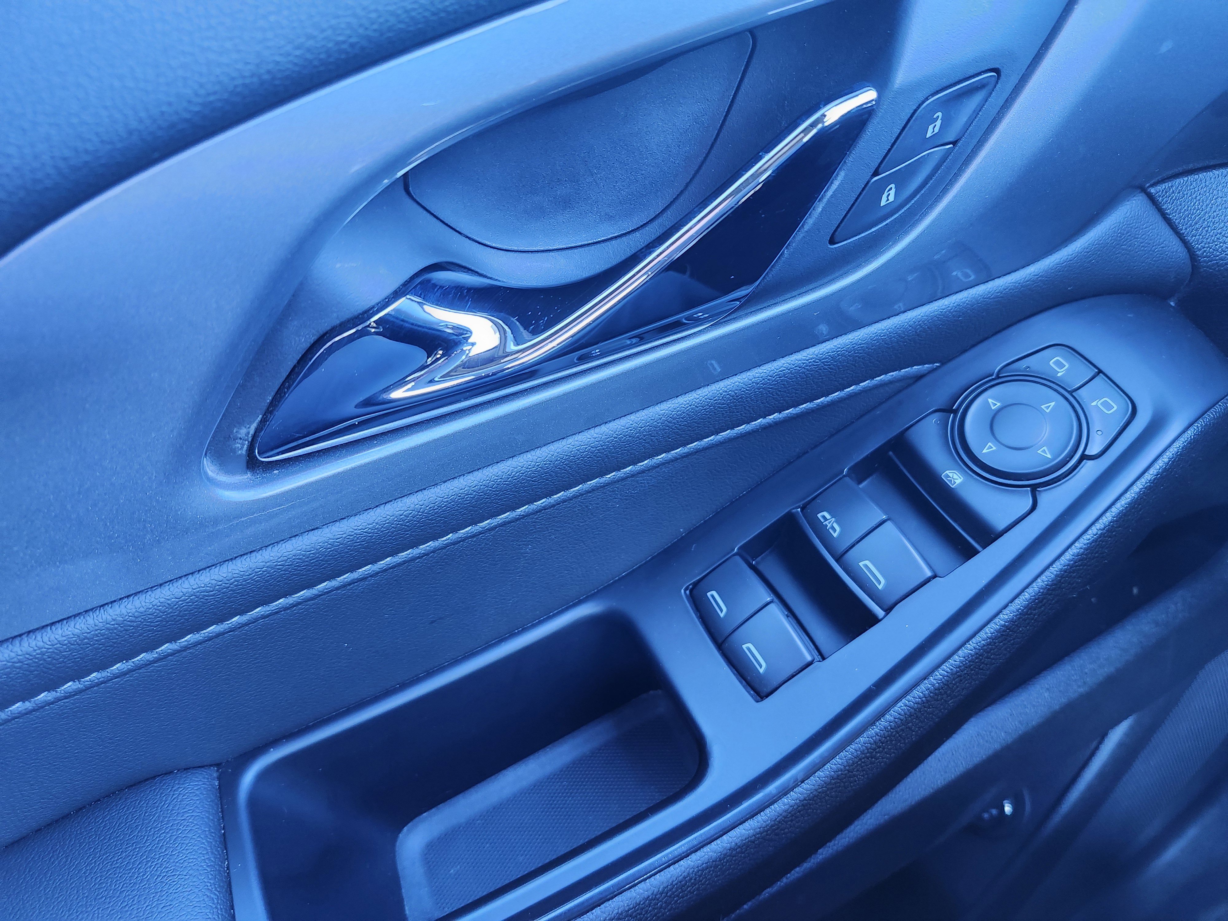 Used 2023 Chevrolet Traverse LT image 26