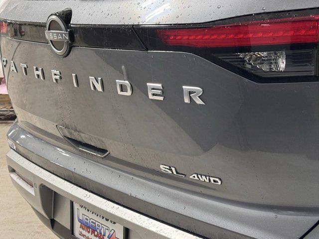 New 2025 Nissan Pathfinder SL image 12