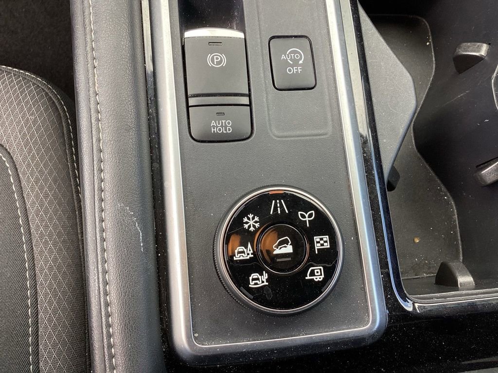 Used 2025 Nissan Pathfinder SV AWD/4WD image 38