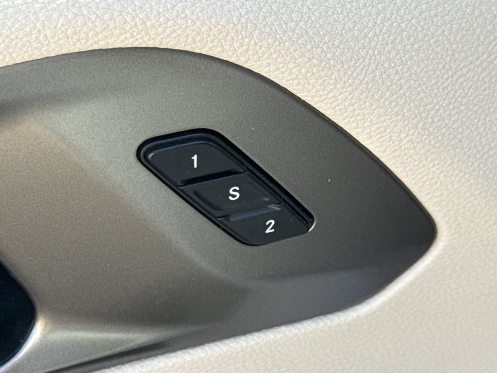 Used 2023 Chrysler Pacifica Touring-L FWD image 21