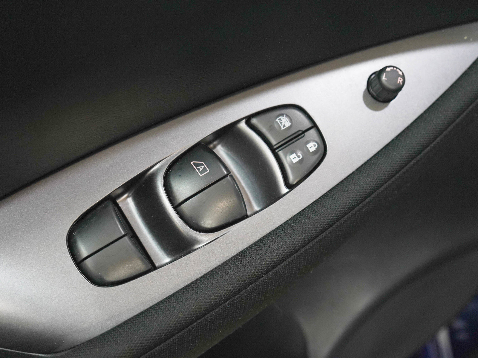 Used 2025 Nissan Leaf S FWD image 19