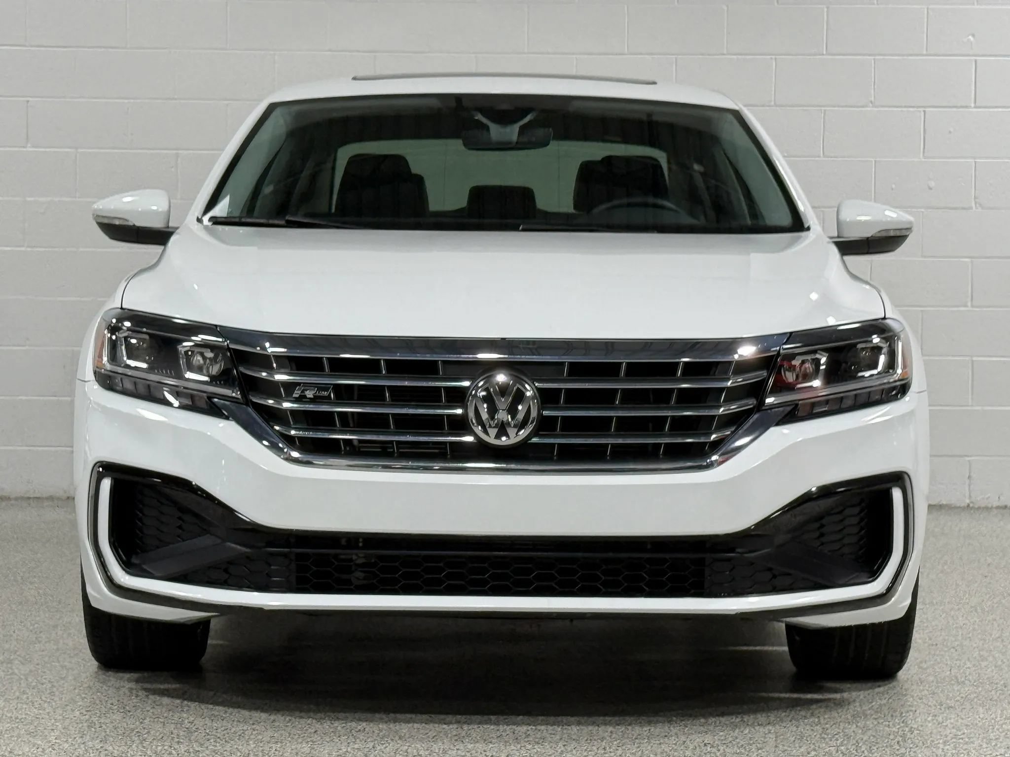 Used 2020 Volkswagen Passat 2.0T R-Line FWD image 3