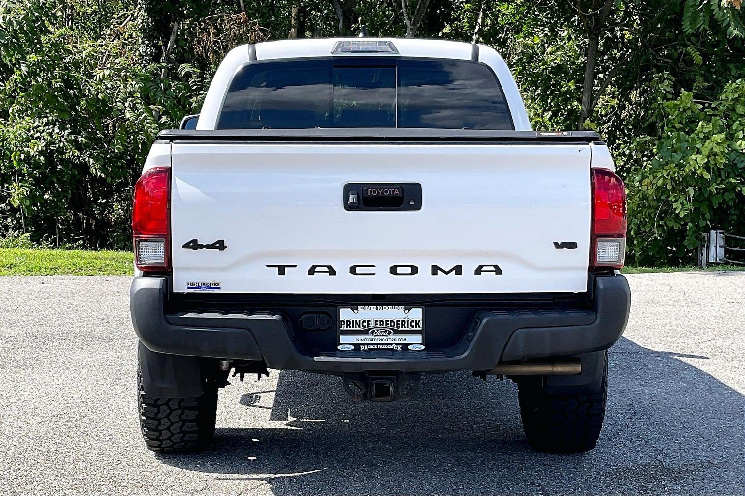 Used 2022 Toyota Tacoma SR5 AWD/4WD image 4