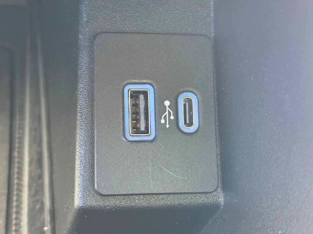 Used 2024 Ford Edge SEL w/ Convenience Package image 13