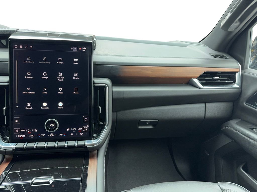 Used 2025 GMC Yukon Denali AWD/4WD image 31