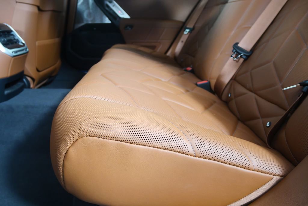 New 2026 BMW i7 xDrive60 w/ Executive Package image 15