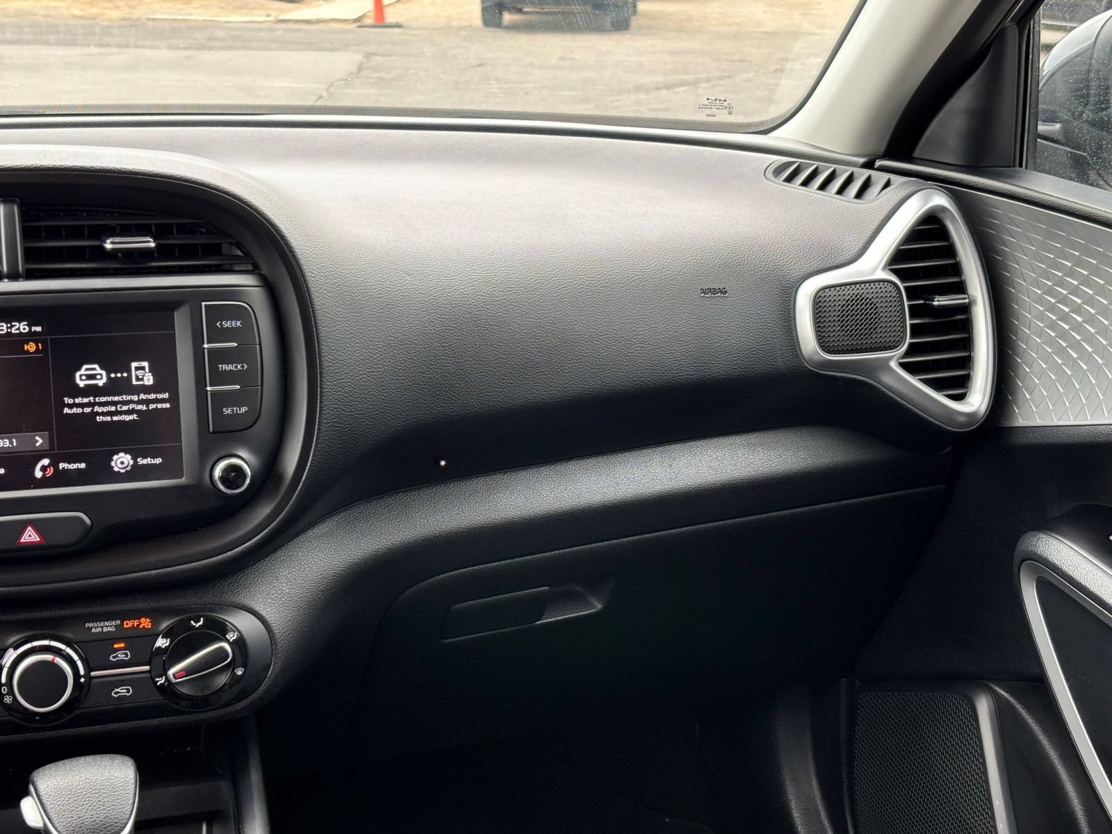 Used 2025 Kia Soul LX w/ LX Technology Package FWD image 32