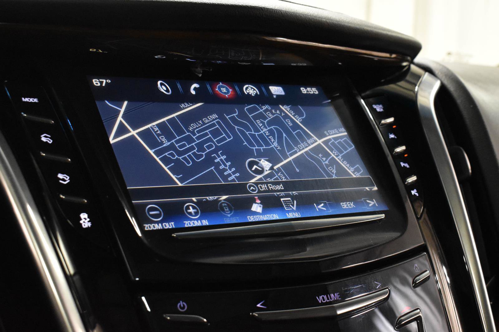 Used 2019 Cadillac Escalade Premium Luxury image 17