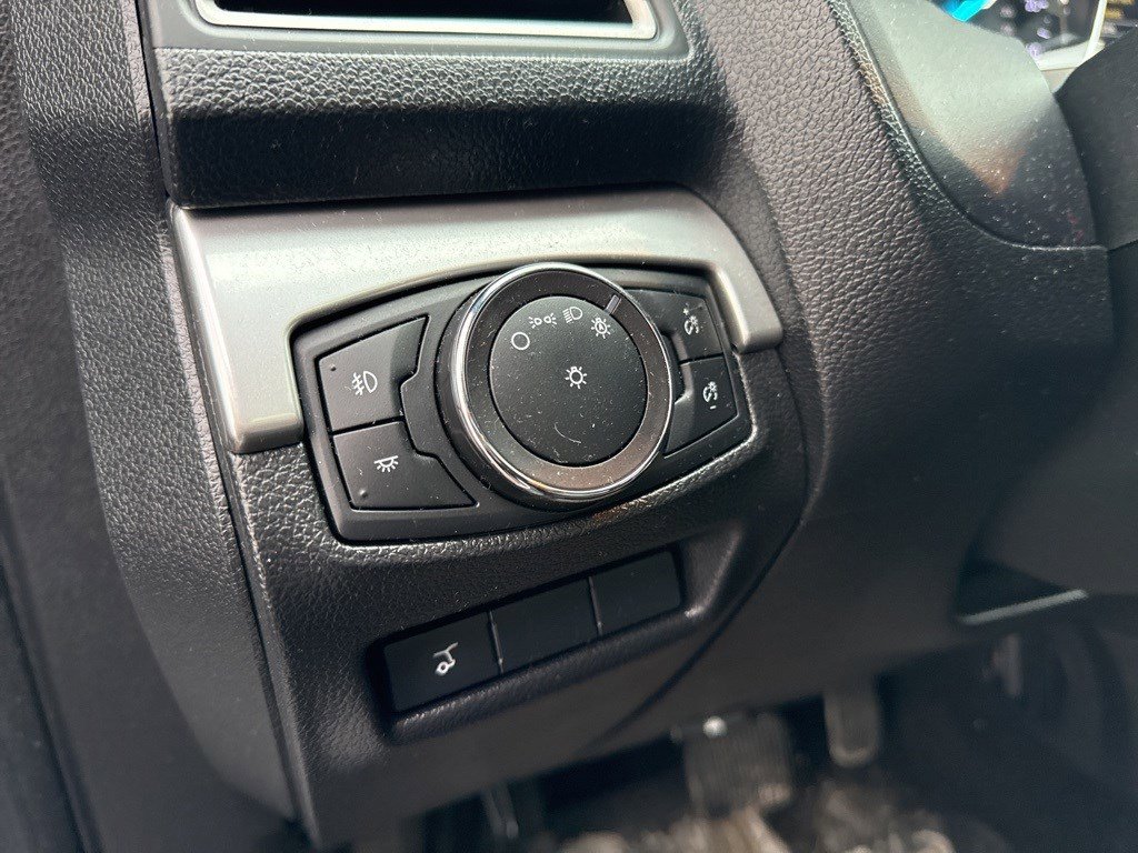 Used 2017 Ford Explorer XLT w/ Equipment Group 202A image 14