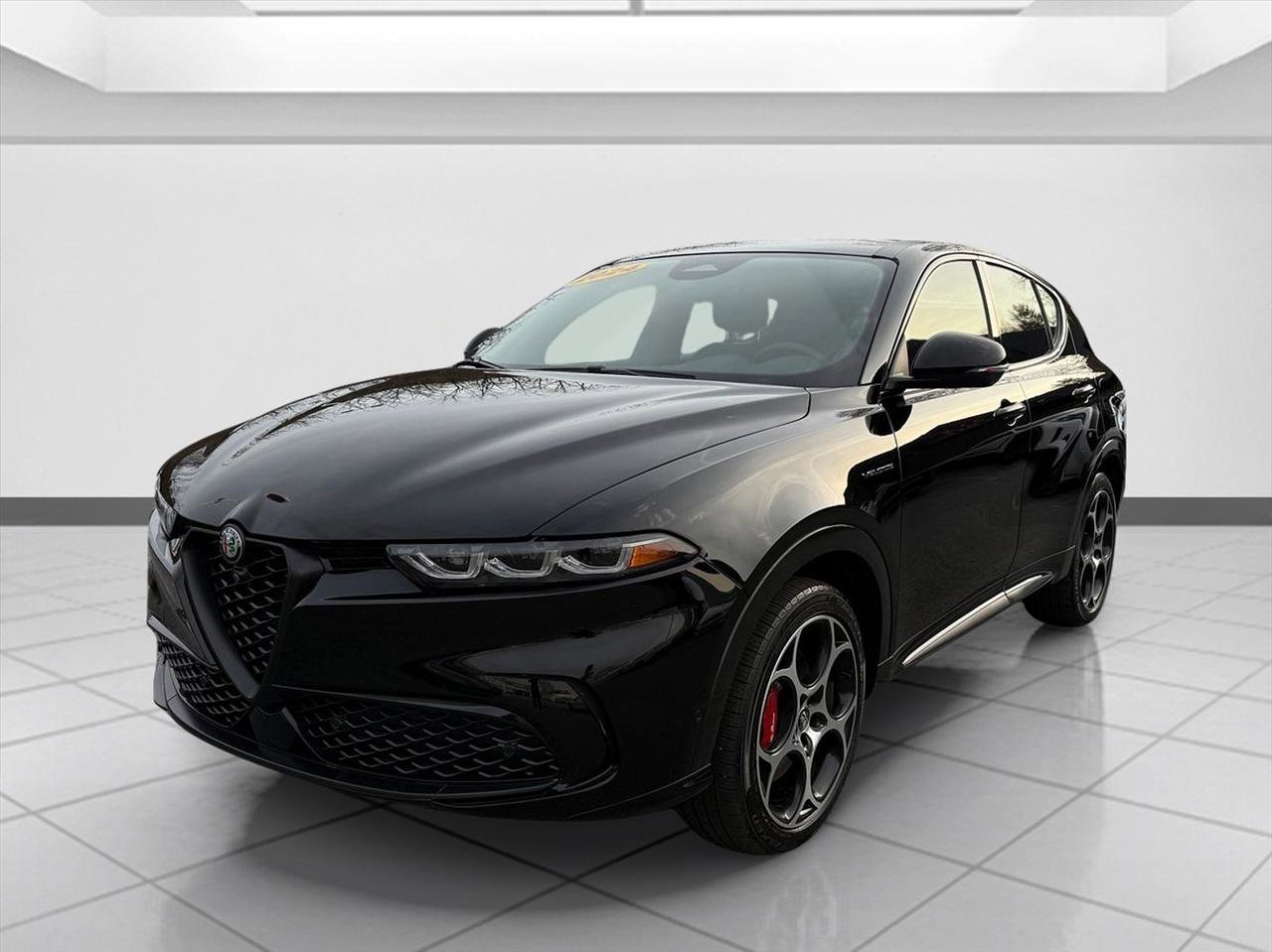 Used 2024 Alfa Romeo Tonale Veloce w/ Active Assist Package AWD/4WD image 2