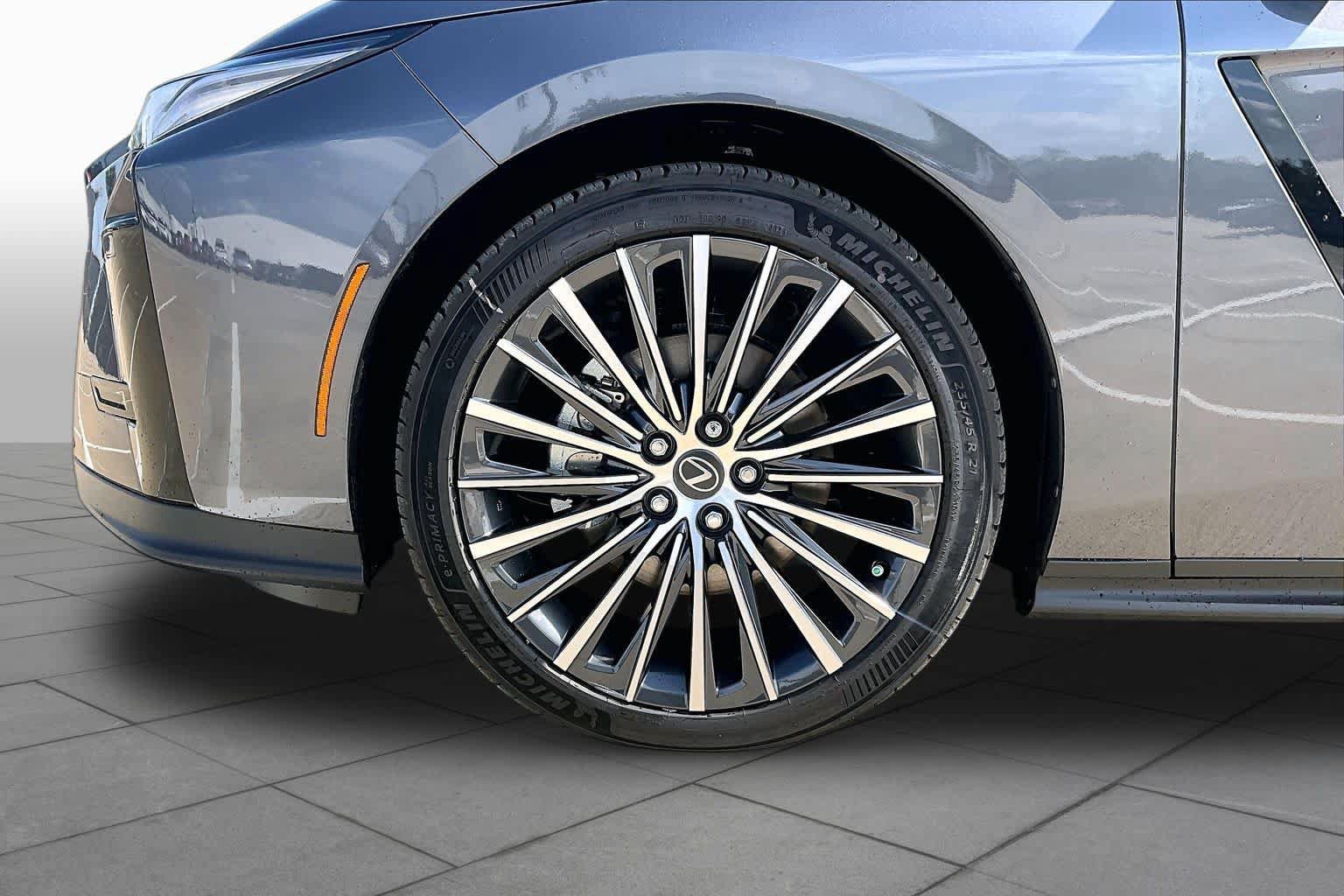 New 2026 Lexus ES 350e FWD image 11