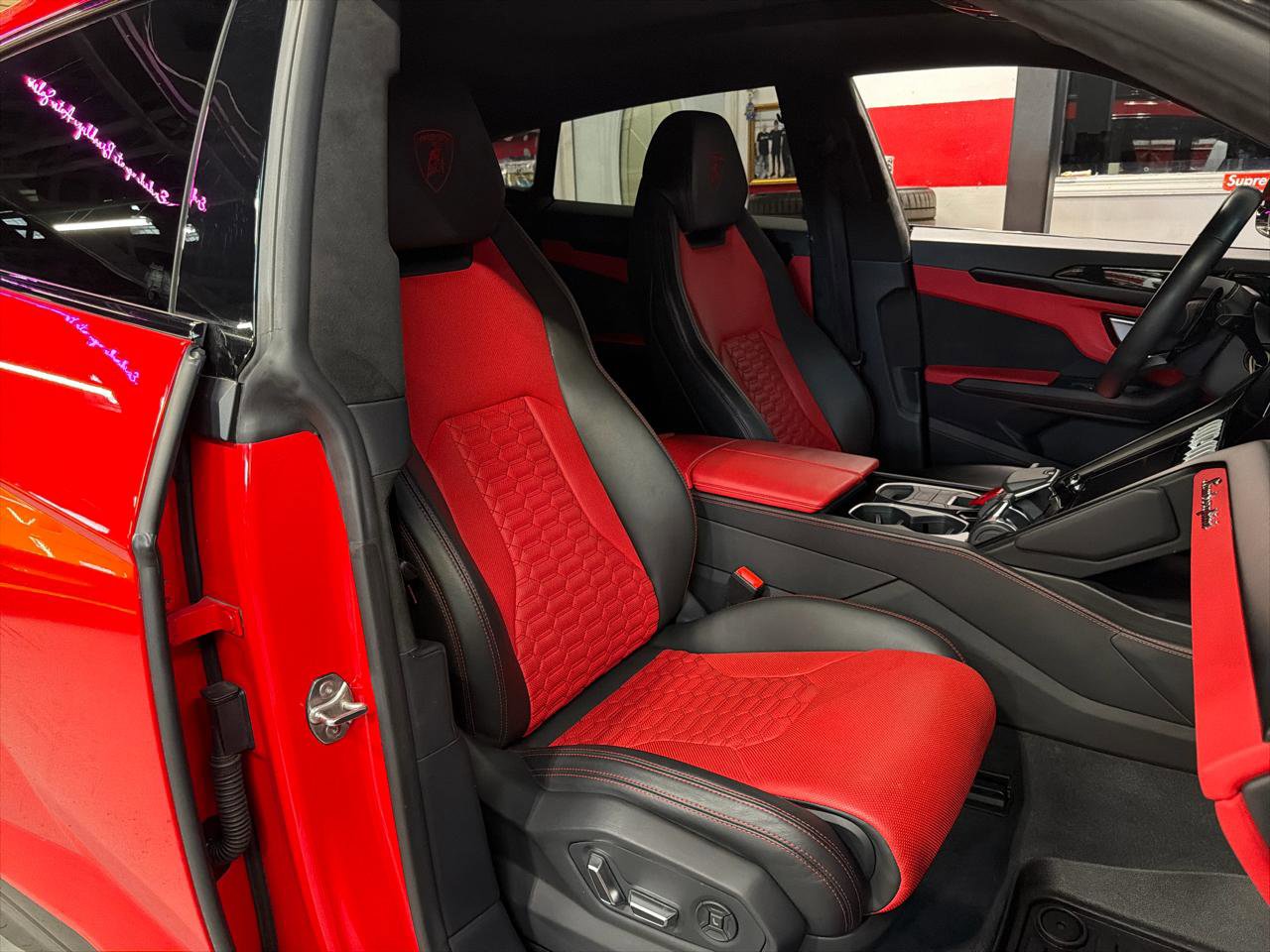 Used 2022 Lamborghini Urus image 17