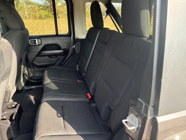 Used 2020 Jeep Wrangler Unlimited Sahara image 12