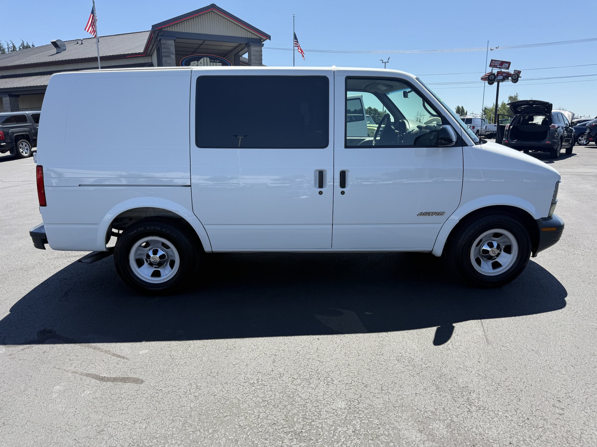 Used 2002 Chevrolet Astro RWD image 2