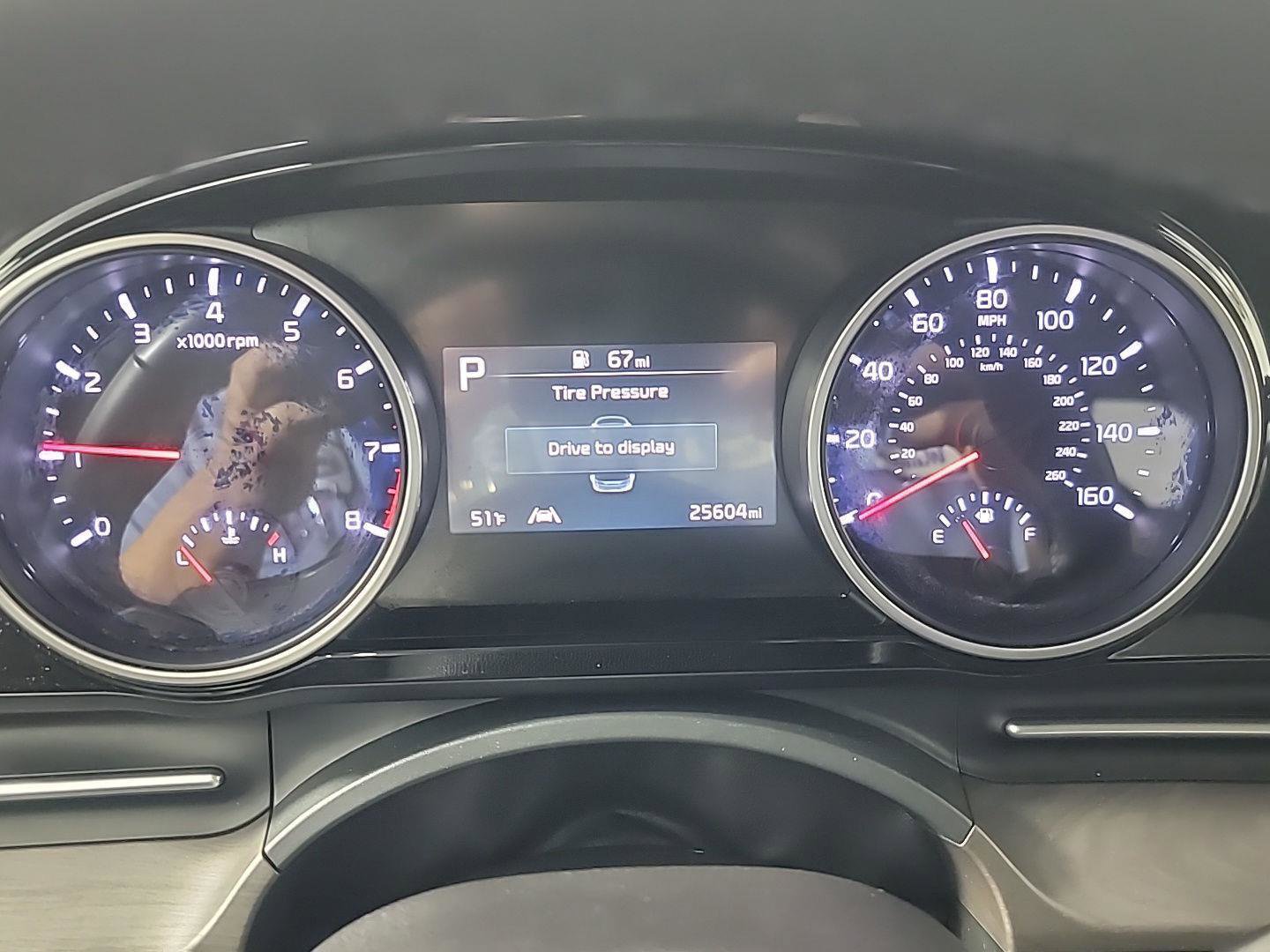 Used 2024 Kia Carnival EX image 27