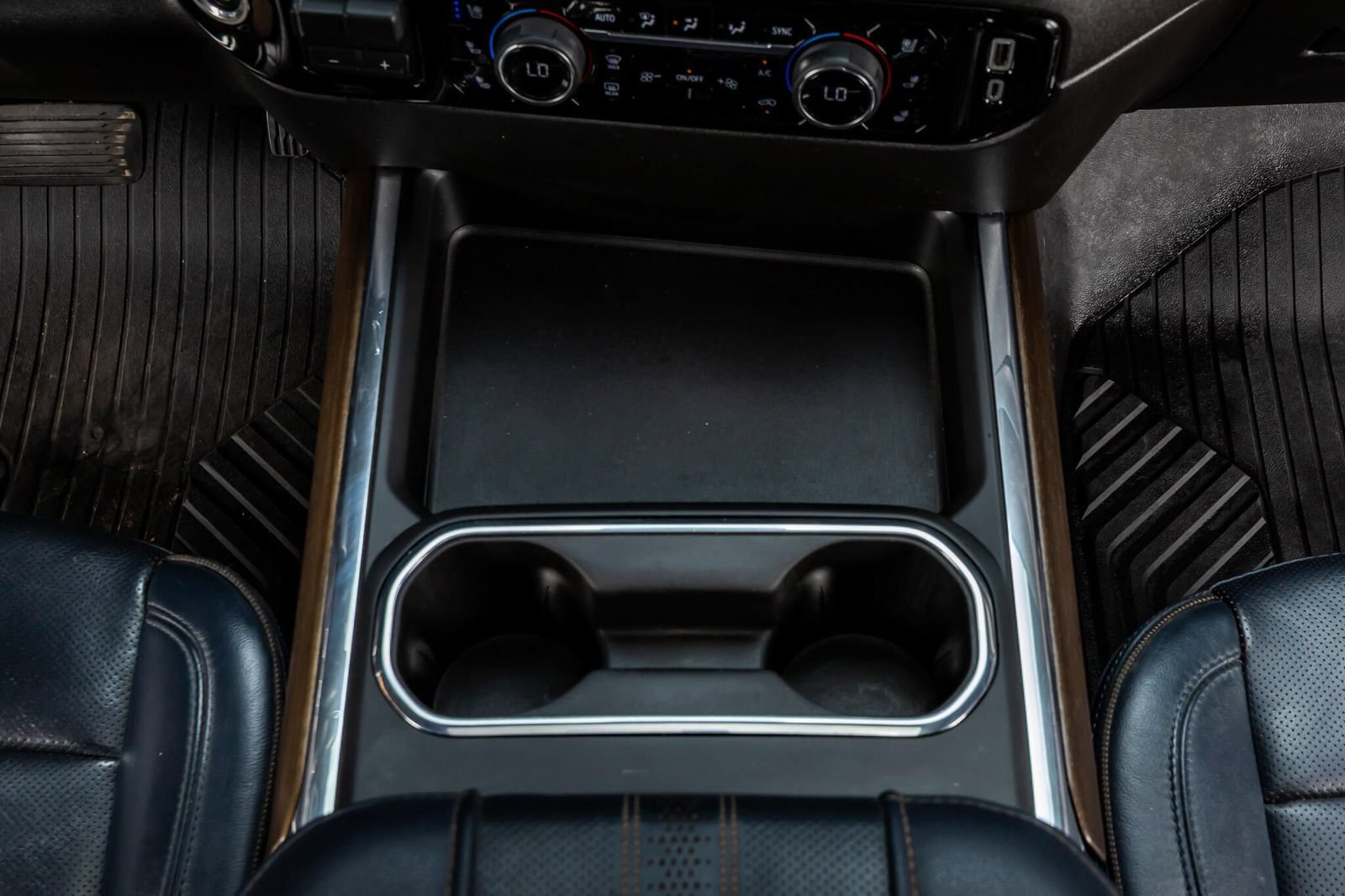 Used 2024 Chevrolet Silverado 2500 High Country w/ High Country Premium Package AWD/4WD image 28