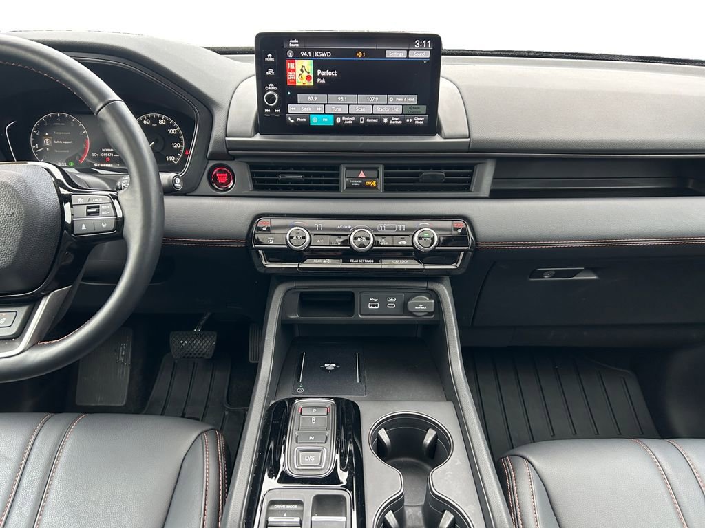 Used 2025 Honda Pilot TrailSport image 12