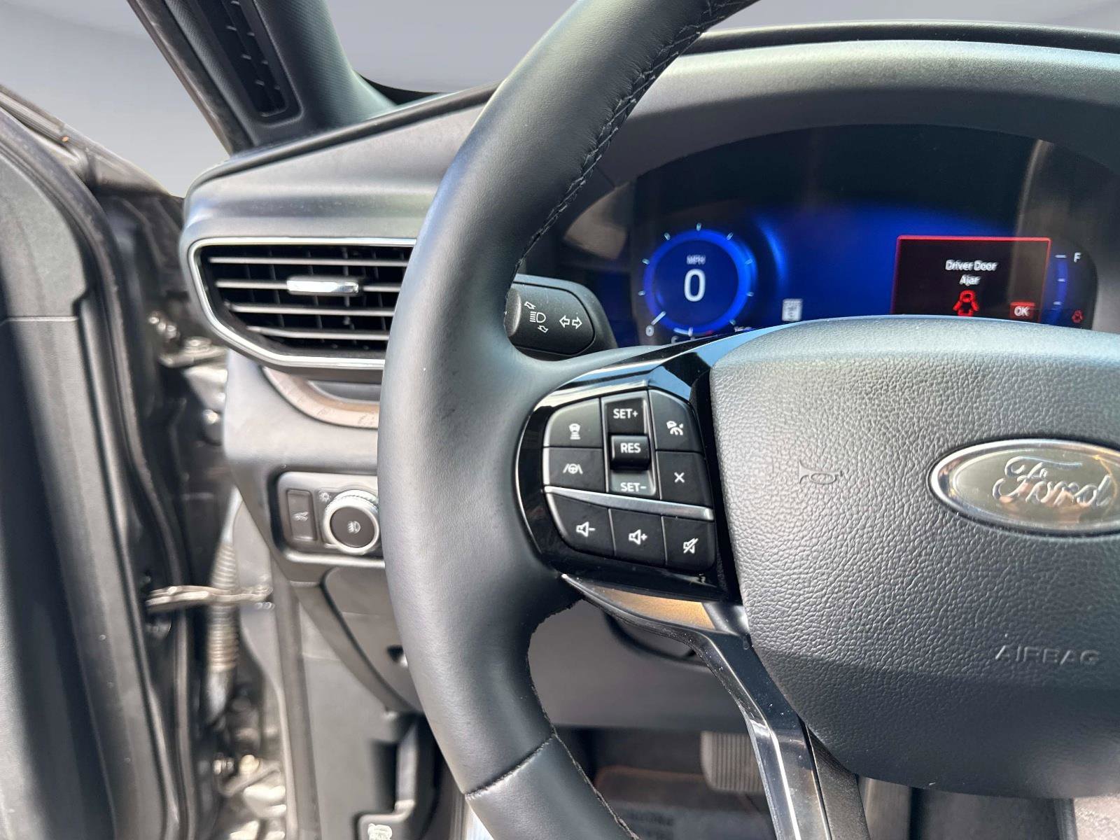 Used 2023 Ford Explorer Platinum w/ Technology Package image 35