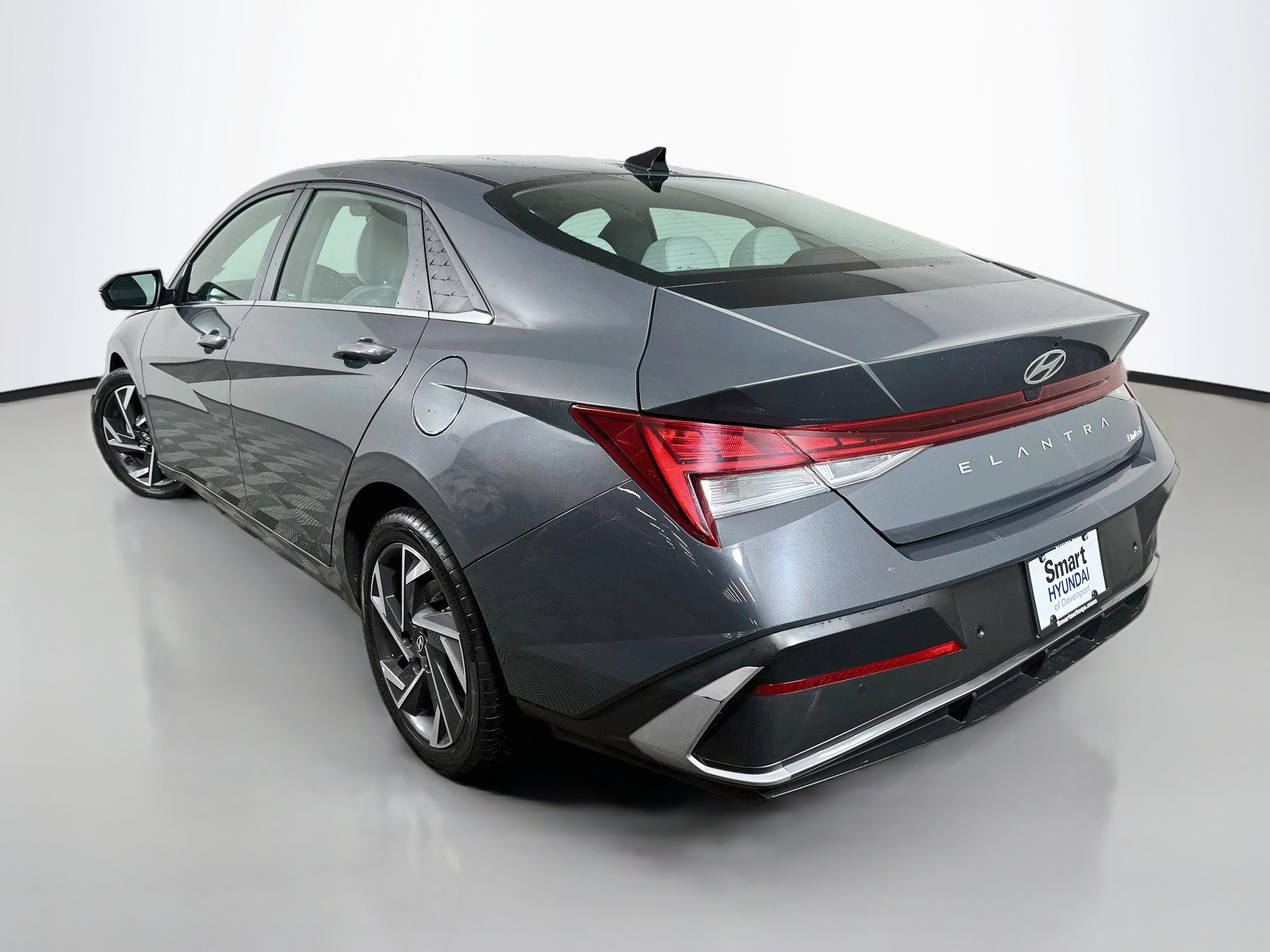 Certified 2024 Hyundai Elantra Limited FWD image 5