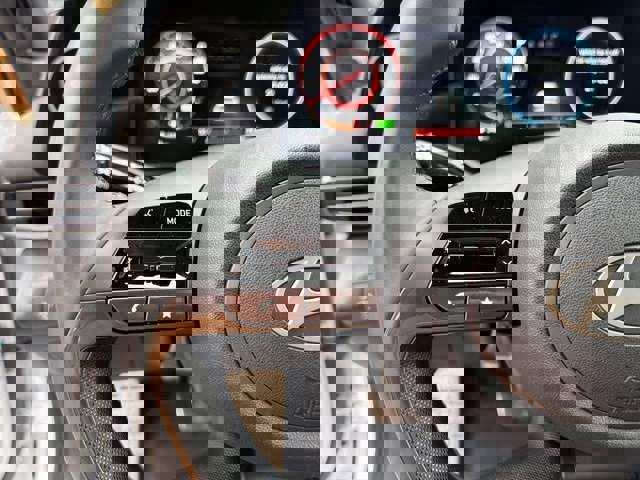 Certified 2025 Hyundai Elantra SEL image 19