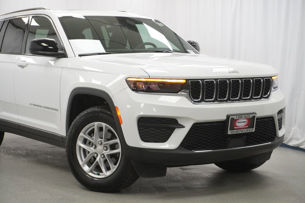 Used 2025 Jeep Grand Cherokee Laredo X AWD/4WD image 3