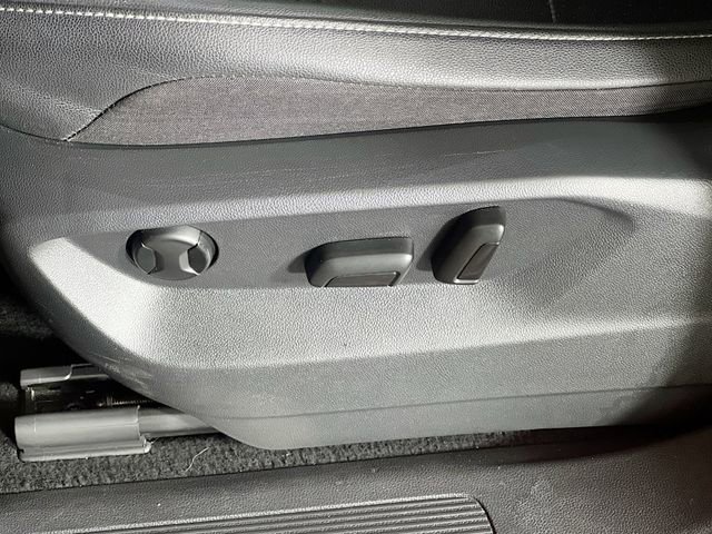 Used 2019 Volkswagen Tiguan SE image 12