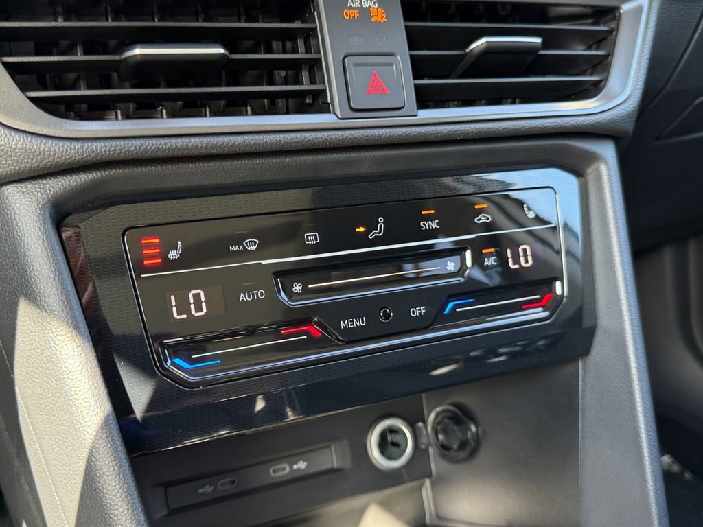 New 2025 Volkswagen Taos SE image 16