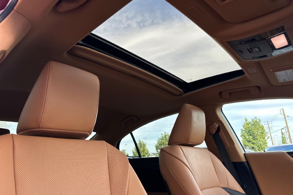 Used 2024 Lexus ES 350 w/ Premium Package FWD image 15