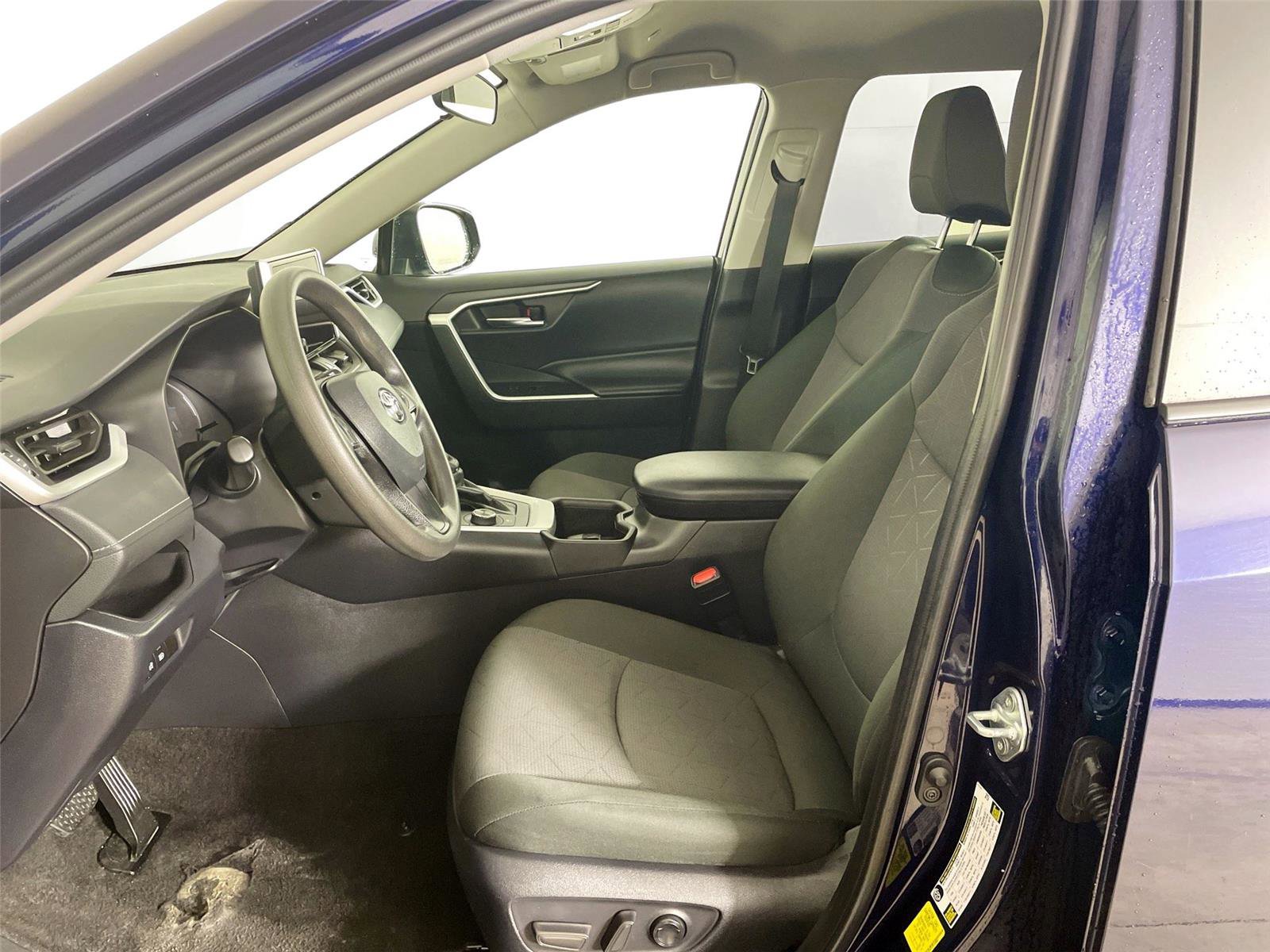 Used 2024 Toyota RAV4 XLE AWD/4WD image 5